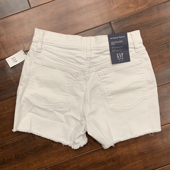 New White Gap denim shorts - Picture 2 of 6